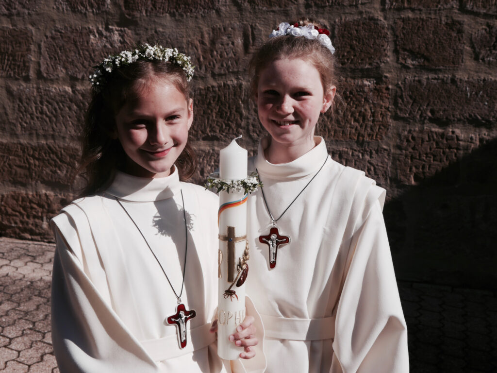 Zwei Erstkommunionkinder